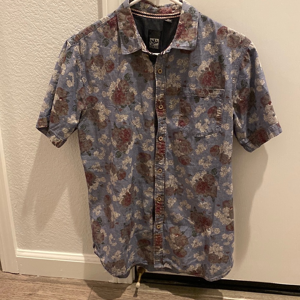 Men’s short sleeved casual shirt button down with one pocket